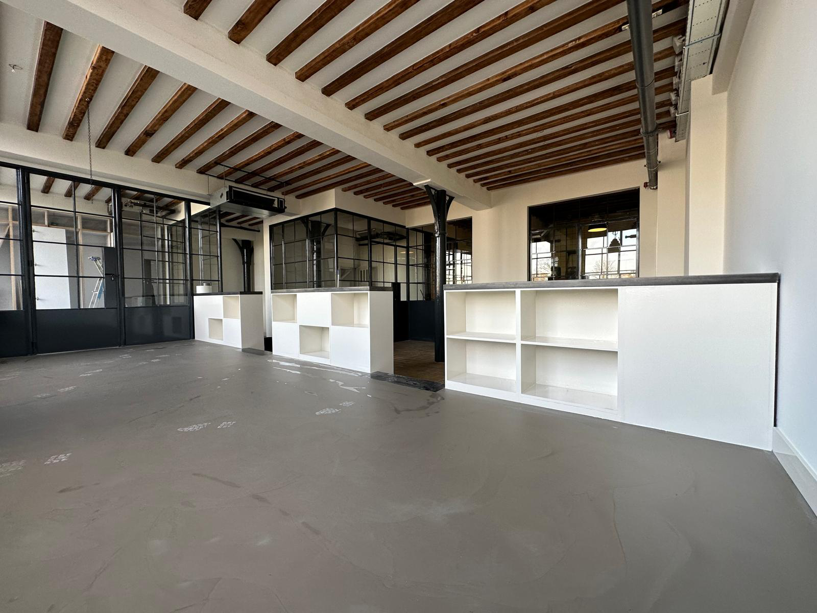 Kantoorruimte stucen